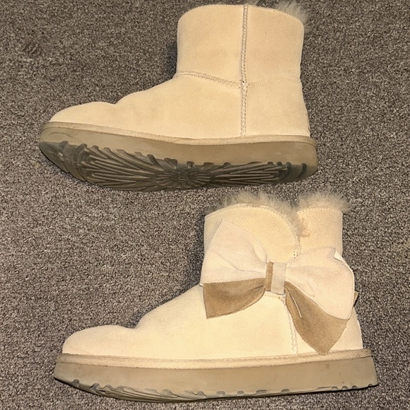 Ugg Classic Mini Two Tone Bow Suede Boots 9 US - Picture 2 of 10